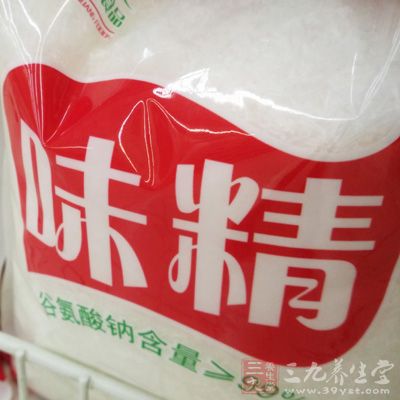 蓮藕300克、姜末50克、精鹽8克、味精5克、米酒10克、白糖5克、香油3克 蓮藕300克、姜末50克、精鹽8克、味精5克、米酒10克、白糖5克、香油3克
