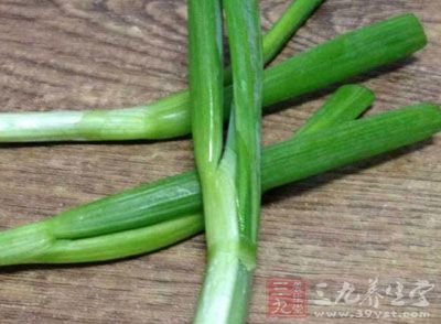干海帶，大蔥，鹽，糖，醋，香油，蒜汁，辣椒油