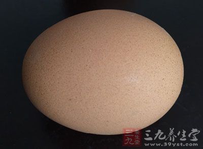豬絞肉300公克，姜末10公克，蔥末10公克，雞蛋1個，沙拉油400cc