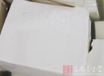 雞1只，豆腐1塊，馬蹄4塊，鹽適量，白胡椒適量，天鮮疏適量