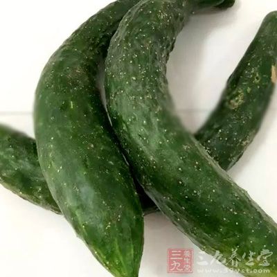 粉絲兩小把,黃瓜,油,鹽,老陳醋,李錦記涼拌汁,生抽,蒜 粉絲兩小把,黃瓜,油,鹽,老陳醋,李錦記涼拌汁,生抽,蒜