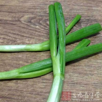 羊雜500克，半成品，香菜一小把，蔥半根