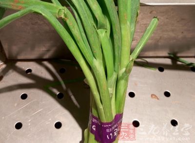 羊肉200克、東北大紅蘿卜1/4個、雞蛋1個、蔥 羊肉200克、東北大紅蘿卜1/4個、雞蛋1個、蔥