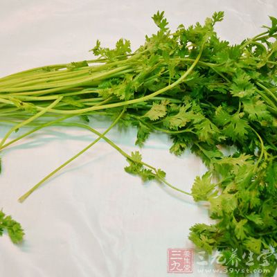 蛋2顆,姜30克,蔥2根,香菜少許 蛋2顆,姜30克,蔥2根,香菜少許