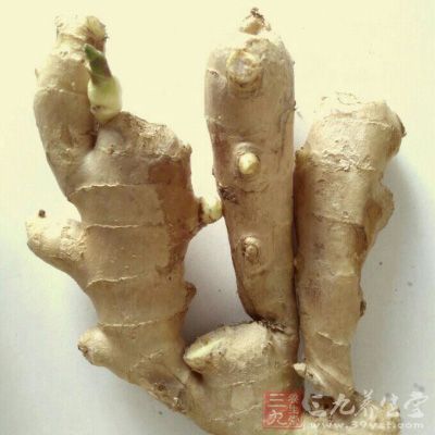 姜適量，雞爪適量，醬油適量