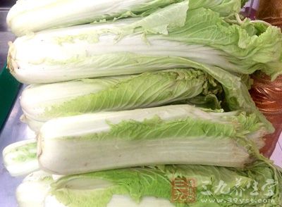 五花肉200克、豬蹄1個、鲅魚適量、海帶適量、藕適量、大白菜適量 五花肉200克、豬蹄1個、鲅魚適量、海帶適量、藕適量、大白菜適量