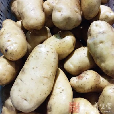 土豆、洋蔥(根據個人喜歡，出水少的蔬菜皆可)。