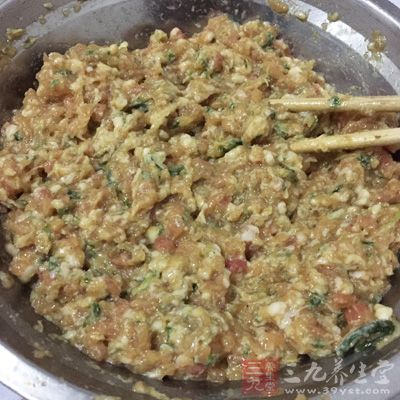 鮮豬肉餡100克,雞蛋5個 鮮豬肉餡100克,雞蛋5個