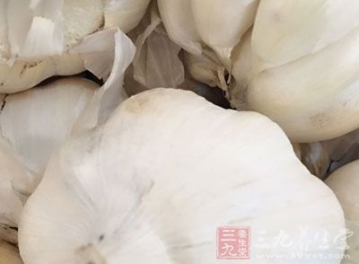 油適量，鹽適量，醬油適量，蒜適量，白糖適量，辣椒油適量