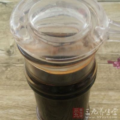 接著倒入適量的醋