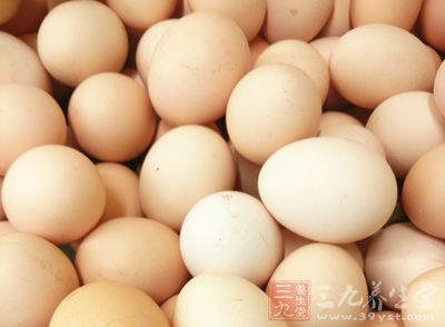 雞蛋4個、蔥花15克、料酒30克