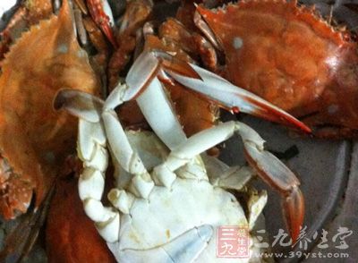 梭子蟹2只,姜1塊,蔥2根,蒜1瓣,鹽,糖,美極鮮醬油 梭子蟹2只,姜1塊,蔥2根,蒜1瓣,鹽,糖,美極鮮醬油