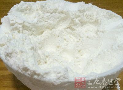 雞胸脯肉、冬筍,火腿、豌豆苗、雞蛋、澱粉 雞胸脯肉、冬筍,火腿、豌豆苗、雞蛋、澱粉
