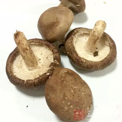 南豆腐1塊300g,鮮香菇50g,蟹味菇50g 南豆腐1塊300g,鮮香菇50g,蟹味菇50g