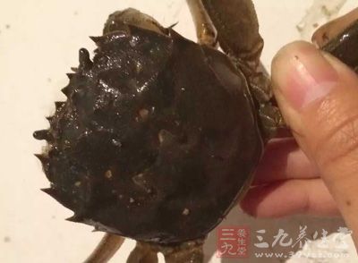 螃蟹750克,鹽15克,花椒5克 螃蟹750克,鹽15克,花椒5克