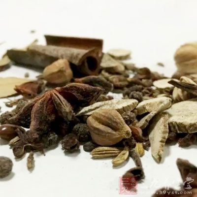 雞翅根300克,茨菇200克,生姜片5克,大蒜頭5克,八角1個 雞翅根300克,茨菇200克,生姜片5克,大蒜頭5克,八角1個