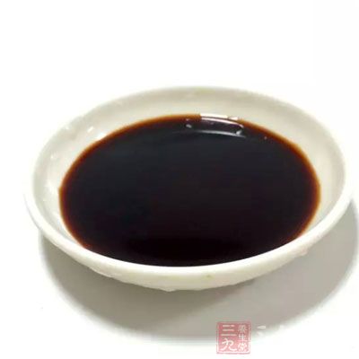 淋入入老抽1茶匙、生抽2湯匙、食鹽1/2茶匙炒勻,加入清水500ml 淋入入老抽1茶匙、生抽2湯匙、食鹽1/2茶匙炒勻,加入清水500ml