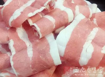 羊肉,竹蔗,馬蹄,蘿卜,凍豆腐,菜心,油,姜,蒜頭 羊肉,竹蔗,馬蹄,蘿卜,凍豆腐,菜心,油,姜,蒜頭