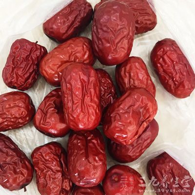帶皮羊腿肉一斤,新鮮淮山三兩去皮切塊 帶皮羊腿肉一斤,新鮮淮山三兩去皮切塊