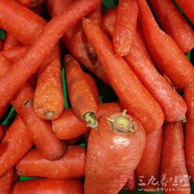 胡蘿卜1根、玉米1根、筒骨500g、姜3片、湯料