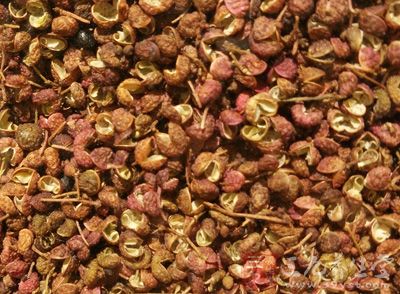 雞腿，蔥姜蒜，干紅辣椒，花椒，白糖，鹽，料酒