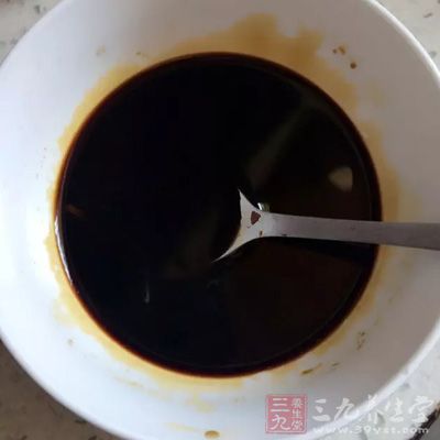 蛋6顆,鹽1大匙,冰塊20顆,錫箔紙20公分1張,電鍋蒸架1個,醬油1碗 蛋6顆,鹽1大匙,冰塊20顆,錫箔紙20公分1張,電鍋蒸架1個,醬油1碗