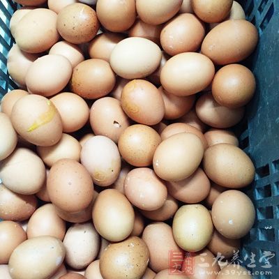 雞蛋,五香粉,油,醬油,白糖一勺,鹽 雞蛋,五香粉,油,醬油,白糖一勺,鹽