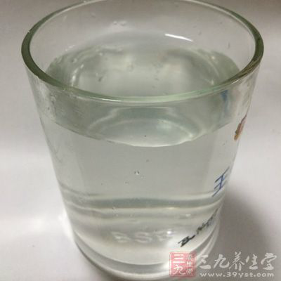 豆角、鹽、涼開水或者是礦泉水