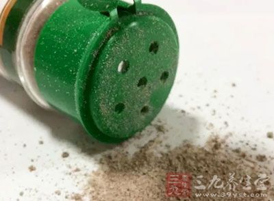 精鹽，味精，嫩肉粉，料酒，白醋，蔥姜汁，蒜茸，胡椒粉