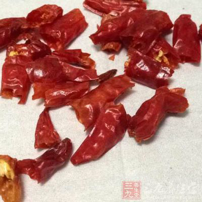 蒜片、干辣椒、花椒粒、剁椒醬