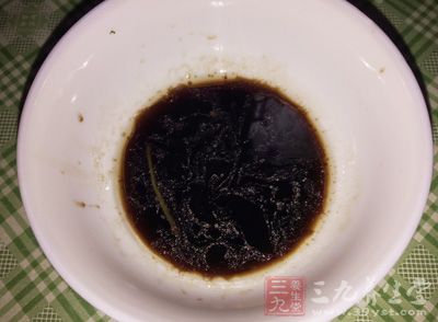 豬排,生抽,料酒,老抽,芝麻,蒜茸姜片,鹽,雞精 豬排,生抽,料酒,老抽,芝麻,蒜茸姜片,鹽,雞精