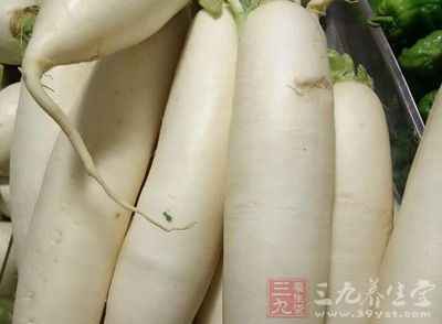 白蘿卜175克,切碎,鹽5克,米醋15毫升,黑胡椒0.5克,芝麻油1毫升 白蘿卜175克,切碎,鹽5克,米醋15毫升,黑胡椒0.5克,芝麻油1毫升