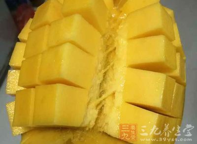 雪媚娘皮8張、魚膠粉3克、冷水12克、淡奶油100克、細砂糖10克、芒果丁適量
