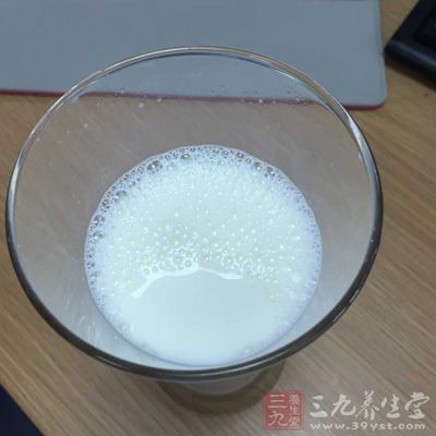 淡奶油，牛奶和糖小火煮至糖融化