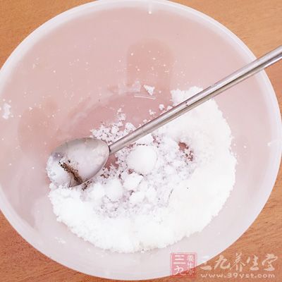 糯米粉120克,花生仁(炒)50克,芝麻5克,水適量,白糖10克,紅糖10克 糯米粉120克,花生仁(炒)50克,芝麻5克,水適量,白糖10克,紅糖10克