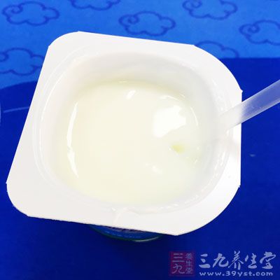 酸奶200ml,嫩玉米100g,青瓜(小黃瓜)1根,糯米200g,黑芝麻 酸奶200ml,嫩玉米100g,青瓜(小黃瓜)1根,糯米200g,黑芝麻