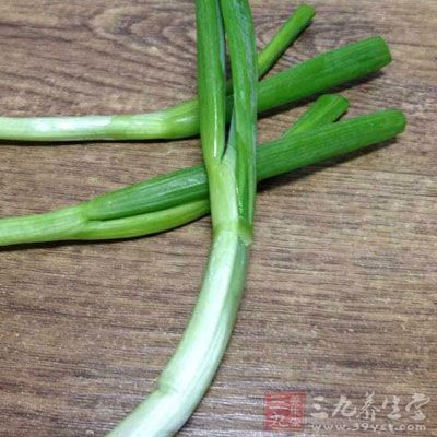 烤麸、大料、蔥、姜、醬油、糖、香菇、木耳、花生、胡蘿卜 烤麸、大料、蔥、姜、醬油、糖、香菇、木耳、花生、胡蘿卜