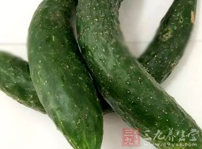 用料番茄50克，黃瓜40克