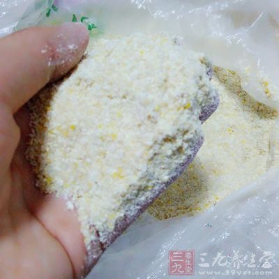 玉米粉40克,面粉10克,雞蛋3個,小蔥3根,鹽適量,胡椒粉少許 玉米粉40克,面粉10克,雞蛋3個,小蔥3根,鹽適量,胡椒粉少許