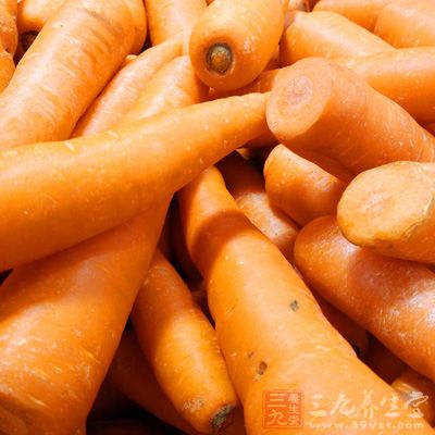 胡蘿卜1/2個,雞蛋2個,牛奶1小勺,全麥面粉一大勺,鹽適量 胡蘿卜1/2個,雞蛋2個,牛奶1小勺,全麥面粉一大勺,鹽適量