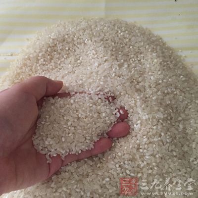大米150克，豬肉100克或牛裡脊