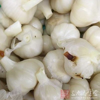 材料:大蒜,醋,糖 材料:大蒜,醋,糖