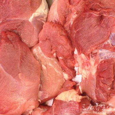 豬後腿肉50克，青蒜150克，郫縣豆瓣40克