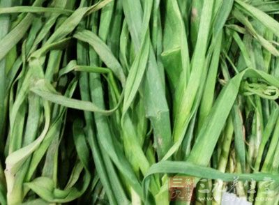 豬後腿肉50克，青蒜15克，郫縣豆瓣40克