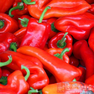 生豬肉(後腿肥瘦肉)、鮮紅辣椒、花生油