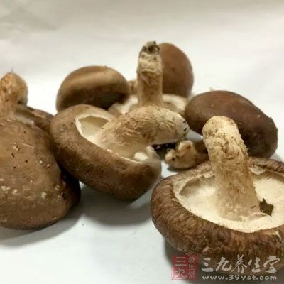 荠菜75克,豆腐(南)200克,干香菇25克 荠菜75克,豆腐(南)200克,干香菇25克