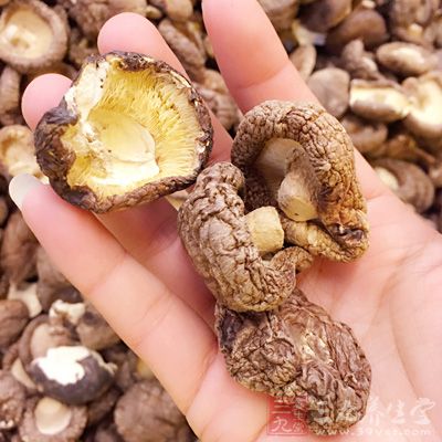 鹵水豆腐1塊,糯米飯150g,豬絞肉100g,熟花生仁50g,油渣10g,干香菇5朵 鹵水豆腐1塊,糯米飯150g,豬絞肉100g,熟花生仁50g,油渣10g,干香菇5朵