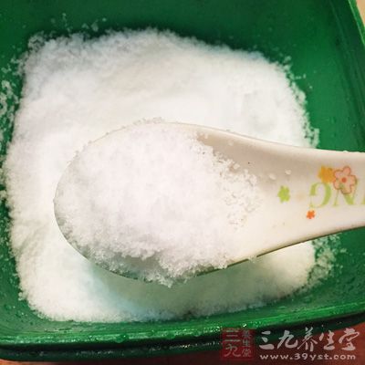 青菜，鹹肉，半碗大米，鹽