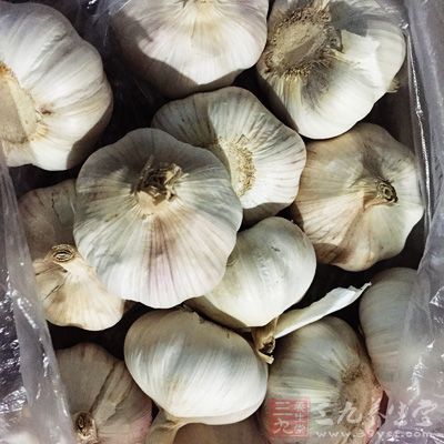 活對蝦、大蒜頭、蔥、草菇老抽、蚝油、黃酒、雞精、鹽 活對蝦、大蒜頭、蔥、草菇老抽、蚝油、黃酒、雞精、鹽