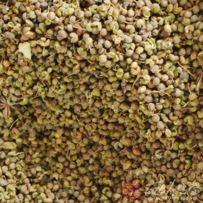 大米小半碗，瘦肉一塊，皮蛋3個，枸杞適量，大料，花椒粒，醬油